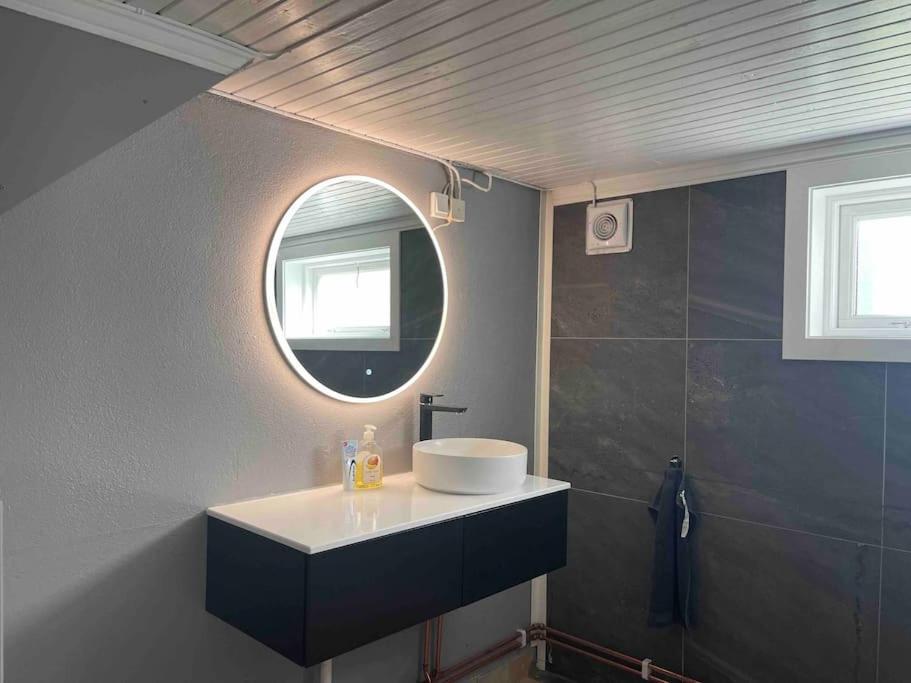 Ferienwohnung Fin Sentralt Hybel I Drammen Exterior foto